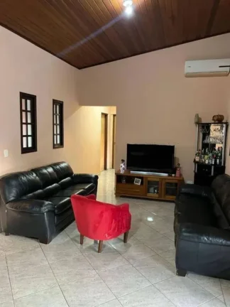 Imagem Chácara em Condomínio de Luxo em Boituva-SP, Bairro Nova Rheata: 3 Quartos, 1 Suíte, 2 Salas, 3 Banheiros, 5 Vagas, 250m²!