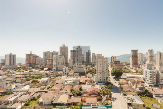 Imagem SEMIMOBILIADO -Praia de Perequê em Porto belo! 2 suítes. 102,24 m². 2 vagas.