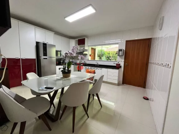 Imagem Sobrado à venda com 3 dormitórios (1 suíte) e 4 vagas de garagem - Bairro Santa Maria, São Caetano do Sul, SP