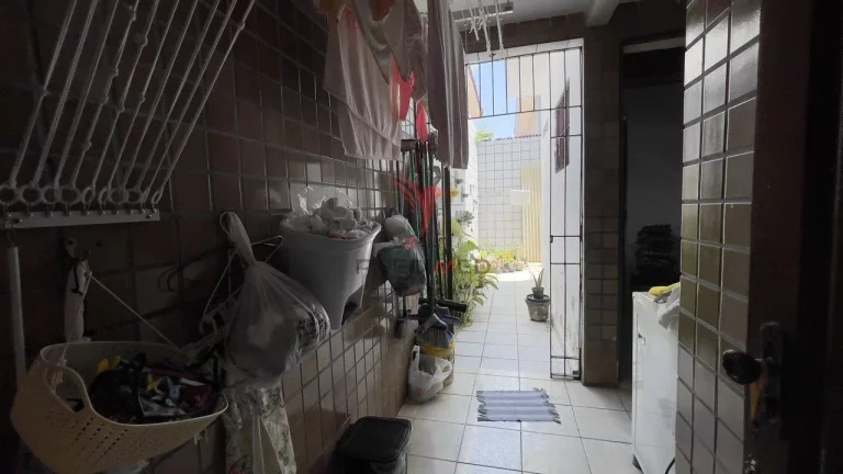 Imagem Casa à venda com 4 Quartos, 1 Suites, 3 Vagas, no Bessa – apenas 400m da praia!