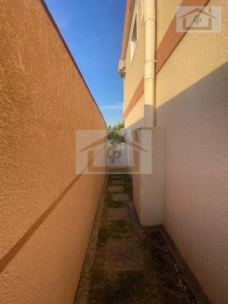 Imagem Casa moderna e charmosa! 3 suítes, 2 vagas *Piscina e escritório