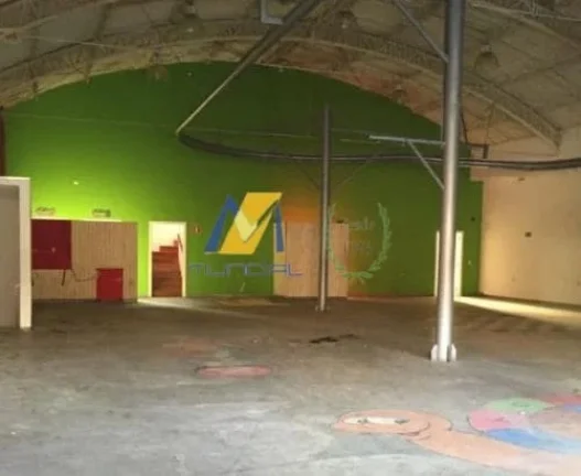 Imagem Galpão para Alugar com 680m², 4 salas e 12 vagas!!!