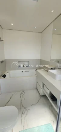 Imagem Linda Casa de Esquina, Toda Mobiliada - Oportunidade Imperdível!