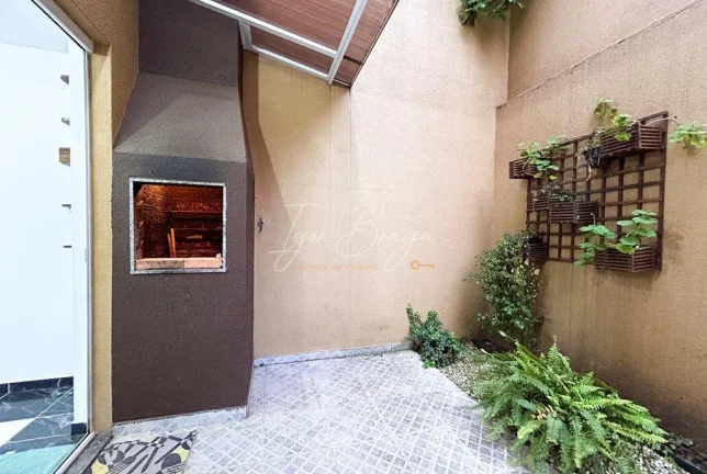 Imagem Sobrado de 3 Quartos à Venda em Condomínio Fechado em Campo Largo - Aparecida