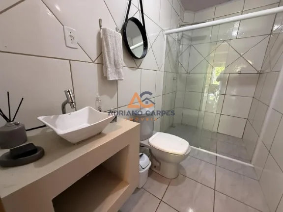 Imagem Ampla casa com 04 quartos sendo 02 suítes e área de lazer em Gravatá, Navegantes. Adriano Carpes Imóveis Vende