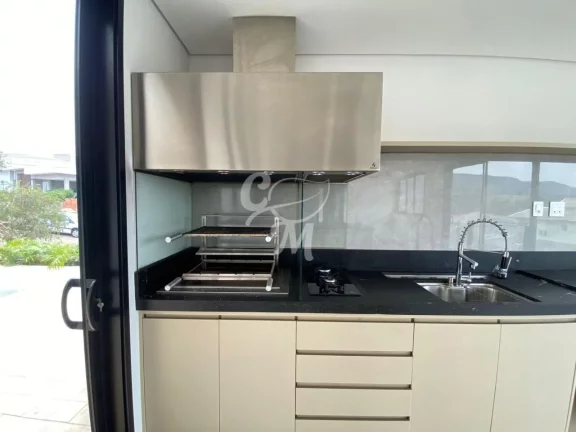 Imagem Casa em Condomínio com Lazer e Lago
