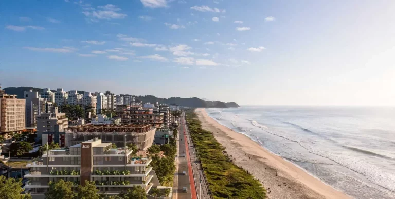 Imagem Cobertura com 4 suítes e 4 vagas de garagem na Praia Brava em Itajaí