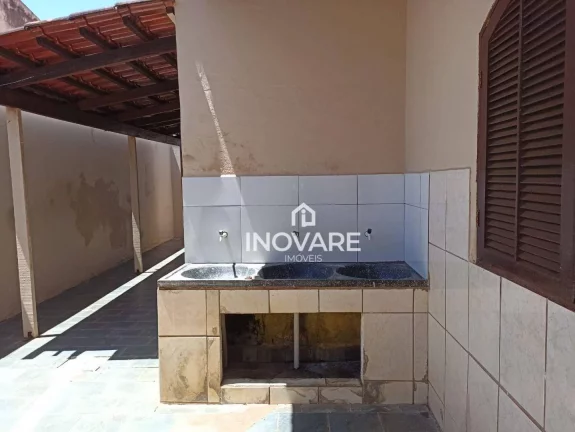 Imagem Casa com 3 dormitórios à venda, 180 m² por R$ 330.000,00 - Jardim Leonora - Itumbiara/GO