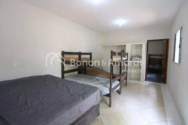 Imagem Lindíssima chácara em Sumaré, sendo a casa principal reformada recentemente com 2 quartos, sendo ...