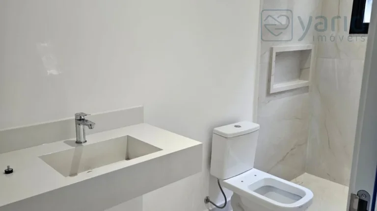 Imagem Imperdível! Sobrado de alto padrão em condomínio luxuoso no Ibi Aram 2, com 3 suítes, 4 vagas e 195m². Confira já!