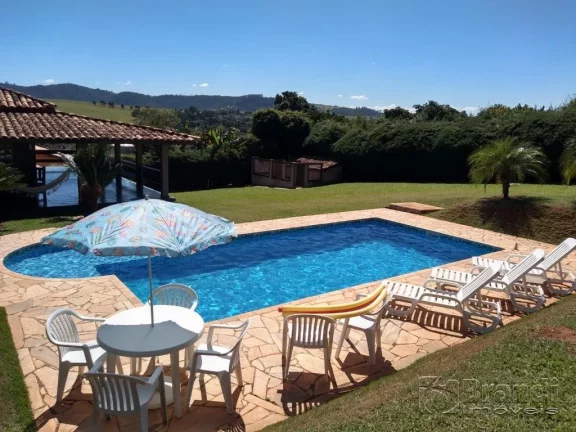 Imagem Ótima chácara com piscina.