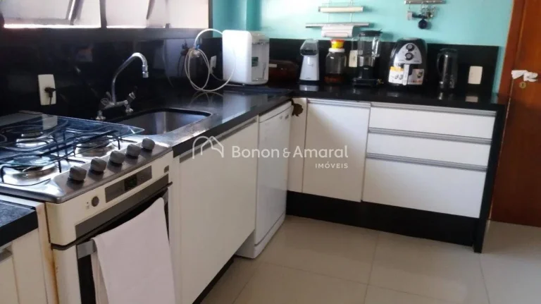 Imagem Apartamento à venda no Cambuí, com 198 m², um por andar, totalmente atualizado e decorado, locali...