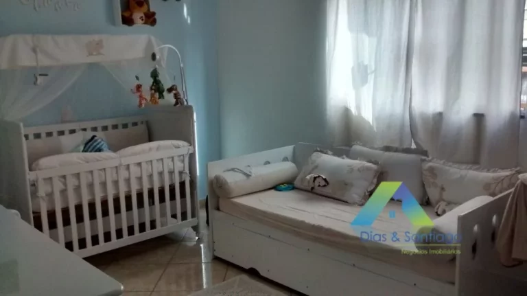 Imagem DIADEMA Sobrado recém reformada, 125M², edícula, 3 dormitórios, 4 vagas, ótima localização e valor