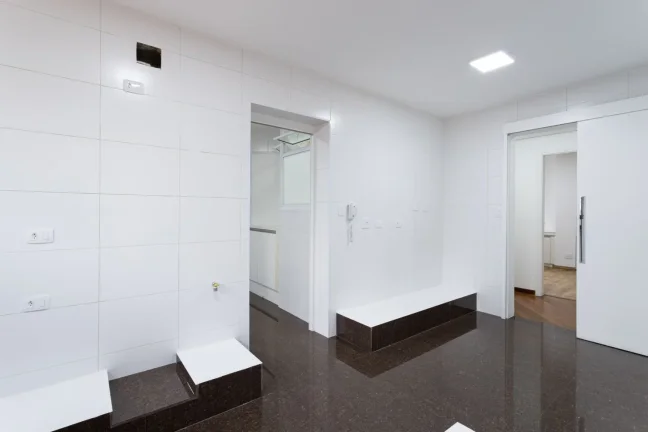 Imagem Apartamento 169M², 3Q, 2 Suítes, 3 Banheiros, 3 Vagas, Varanda, Piscina, Churrasqueira, Salão de Festas, Jardim.