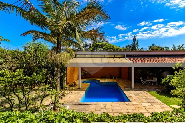 Imagem Casa à venda com 4 quartos, sendo 1 suíte, em Morumbi, São Paulo - SP