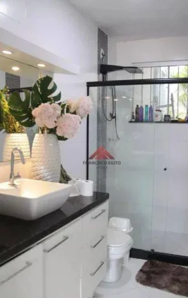Imagem Casa Triplex, 4 qtos, 2 stes, 4 vagas