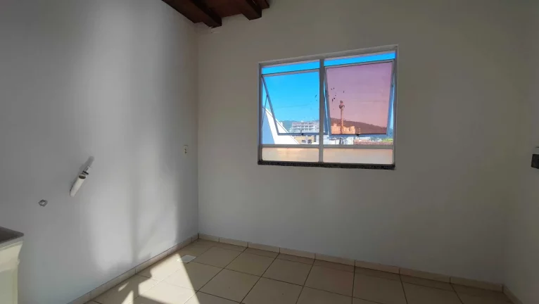 Imagem Casa com 3 dormitórios sendo 1 suíte e 2 vagas de garagem no bairro são Judas Itajai/SC