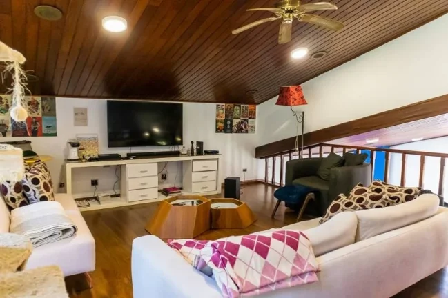 Imagem Incrível casa de alto padrão em um condomínio fechado com localização privilegiada na serra.