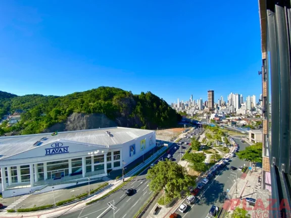 Imagem Apartamento no Centro | 2 Dormitórios (1 Suíte) | 2 Salões de Festas | Semi Mobiliado | Balneário Camboriú – SC