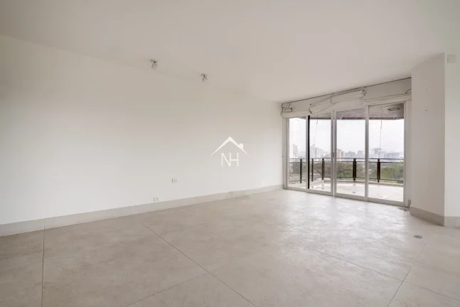Imagem Apartamento de 260m ao lado do Parque Ibirapuera, com 4 dormitórios (2 suítes), varanda, 3 vagas com depósito, piscina, quadra, churrasqueira, sauna