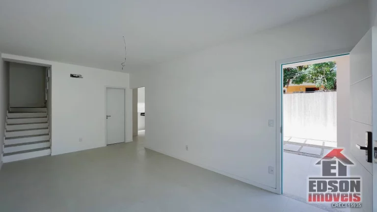 Imagem À venda casa em condomínio com 3 quartos, sendo 1 suíte e 2 demi-suíte