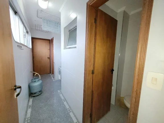 Imagem PITANGUEIRAS - NA SEGUNDA QUADRA DA PRAIA, 134,62 M² ÚTEIS, VAGA DE GARAGEM NO PRÉDIO, EXCELENTE APARTAMENTO, AMPLO APARTAMENTO CLARO E AREJADO.