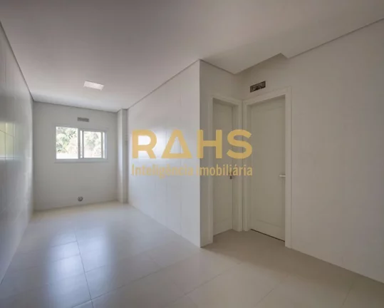 Imagem Chegou a hora de voltar às origens. O Newport resgata o melhor da construção tradicional de alto ...