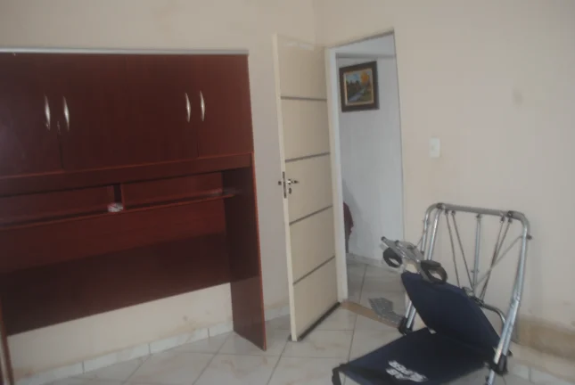 Imagem CASA À VENDA EM CONDOMÍNIO FECHADO