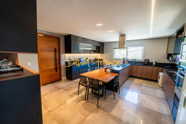 Imagem Casa Moderna com Vista para as Montanhas no Condomínio Santa Monica