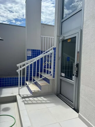 Imagem ÓTIMA COBERTURA COM PISCINA PRIVATIVA E ELEVADOR PARA CADEIRANTE ATÉ A PISCINA COMUNITÁRIA