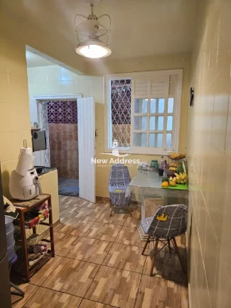 Imagem Três quadras do mar! Casa colonial em Itaparica: 180m², 3 quartos (1 suíte), 2 vagas cobertas, churrasqueira privativa. Condomínio com lazer completo.