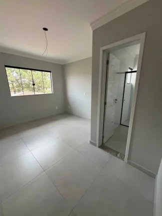 Imagem Geminado com 3 dormitórios sendo 1 suíte, sacada com churrasqueira e 1 vaga em Barra Velha