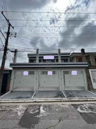 Sobrado com 165 metros quadrados, com 3 dormitórios sendo 1 suíte com varanda, 3 banheiros, 1 lava...