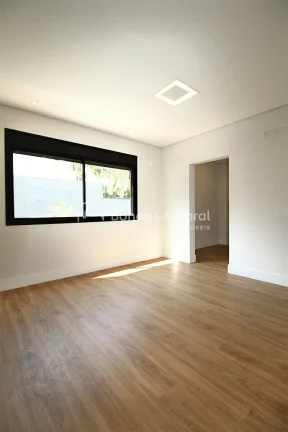 Imagem Linda casa, com arquitetura moderna e acabamento de alta qualidade em todos os ambientes. A residên...