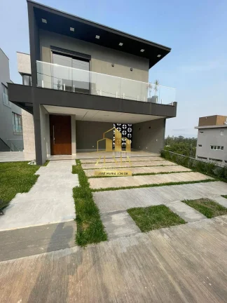Sobrado em Condomínio,03 Sts (01 master),306m2 Constr.,Piscina,Alto Padrão