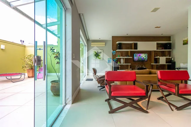 Imagem Casa Triplex de 4 Quartos para Venda no Humaitá com 595 m²
