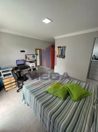 Imagem Casa Triplex com 04 quartos em condomínio fechado - Bairro Interlagos. OPORTUNIDADE!