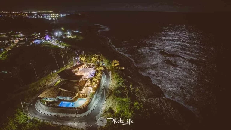 Imagem Mansão de Luxo em Meaípe, Guarapari: Vista Panorâmica 360º para o Mar
Descubra esta mansão de l...