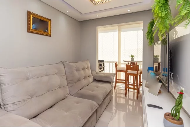 Imagem Apartamento reformado 2 Dormitórios, sendo 1 suite, sacada e vaga.