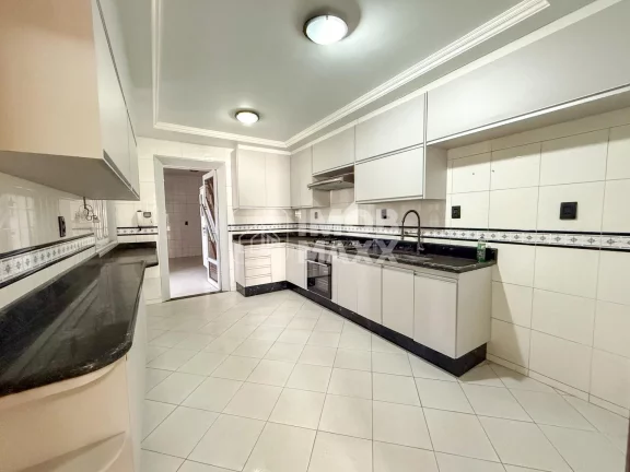 Imagem Casa para Alugar no Núcleo Bandeirante, 5 Quartos, 3 Suítes, 378m²
