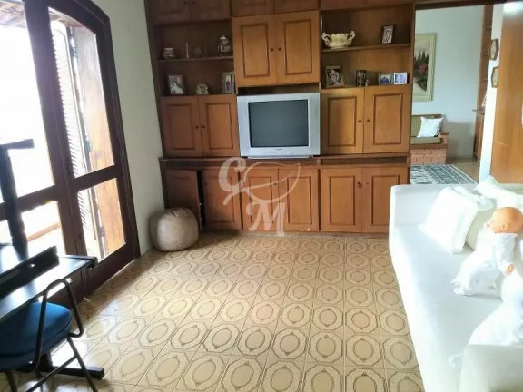 Imagem Casa avarandada com cômodos amplos