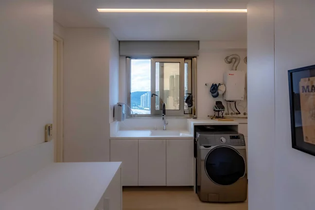 Imagem Apartamento mobiliado com 4 suítes e 5 vagas de garagem na Avenida Atlântica em Balneário Camboriú
