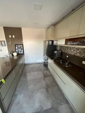 Imagem Casa com 3 dormitórios à venda, 569 m² por R$ 1.400.000,00 - Setor Santos Dumont - Itumbiara/GO