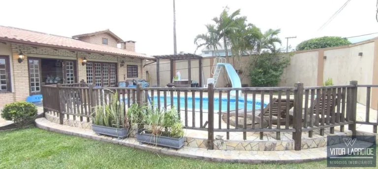 Imagem Casa de esquina à venda  Imbituba SC, com piscina