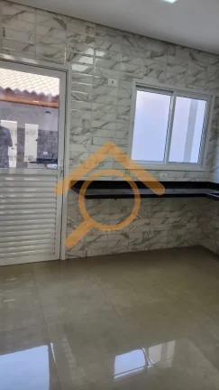 Imagem Residência de Luxo na Vila São Pedro: 3 Quartos, 1 Suíte, 2 Salas, 3 Banheiros, 2 Vagas de Garagem, 110m² - São Paulo-SP.