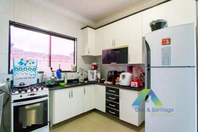 Imagem SANTO ANDRÉ Casa 300M² de terreno, 224M² area construída,2 casas, frente e fundo, espaço gourmet, piscina, 2 vagas ótima localização e valor !!!