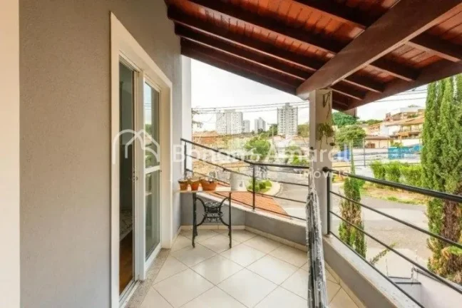 Imagem Maravilhosa casa com 360m² posicionada em um terreno com 370m². Completa e perfeita para acomodar ...