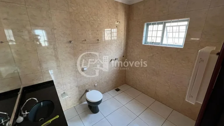 Imagem Impecável casa à venda na Vila Taquarussu, Campo Grande-MS: 3 quartos, 1 suíte, 3 salas, 2 banheiros, 15 vagas, 190m².