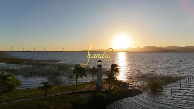 Imagem Sobrado com 05 suítes, com 400m2 de área construída