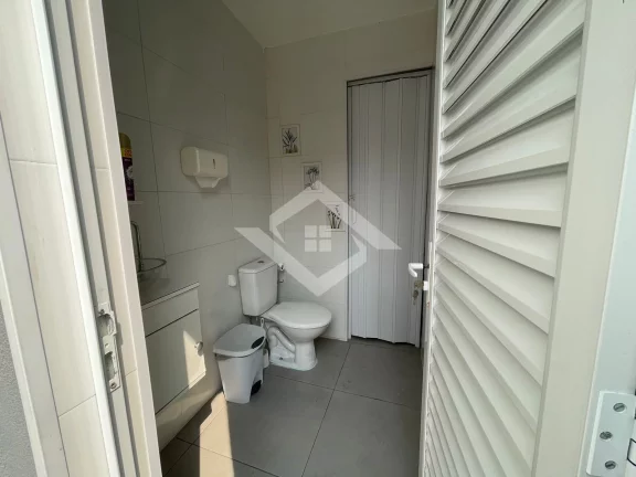 Imagem Casa Dúplex em Condomínio Fechado: Conforto e Segurança